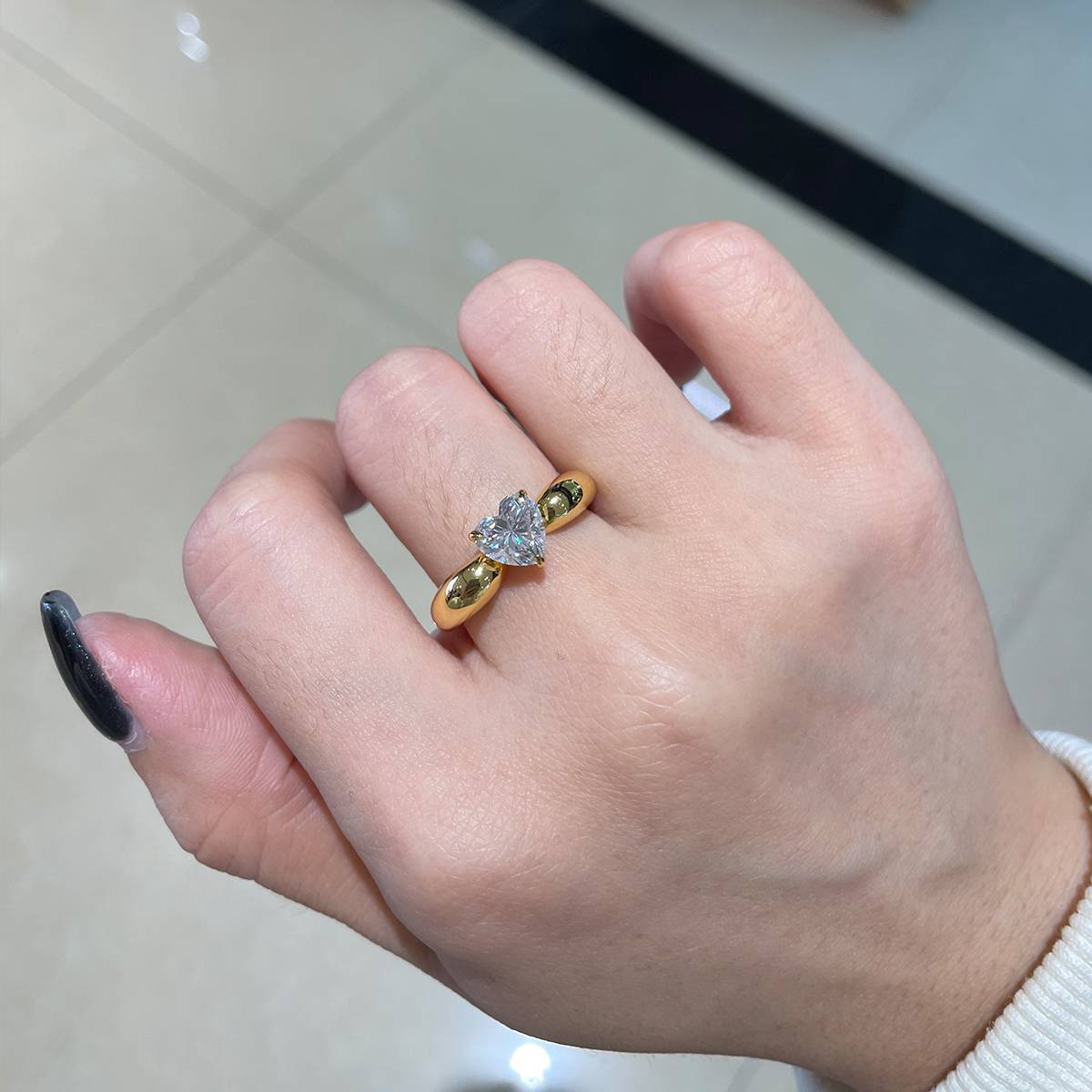 Heart Women's Ring S925 Silver Plated 18Yellow Gold Customized Selection Main Stone Moissanite 1.2ct